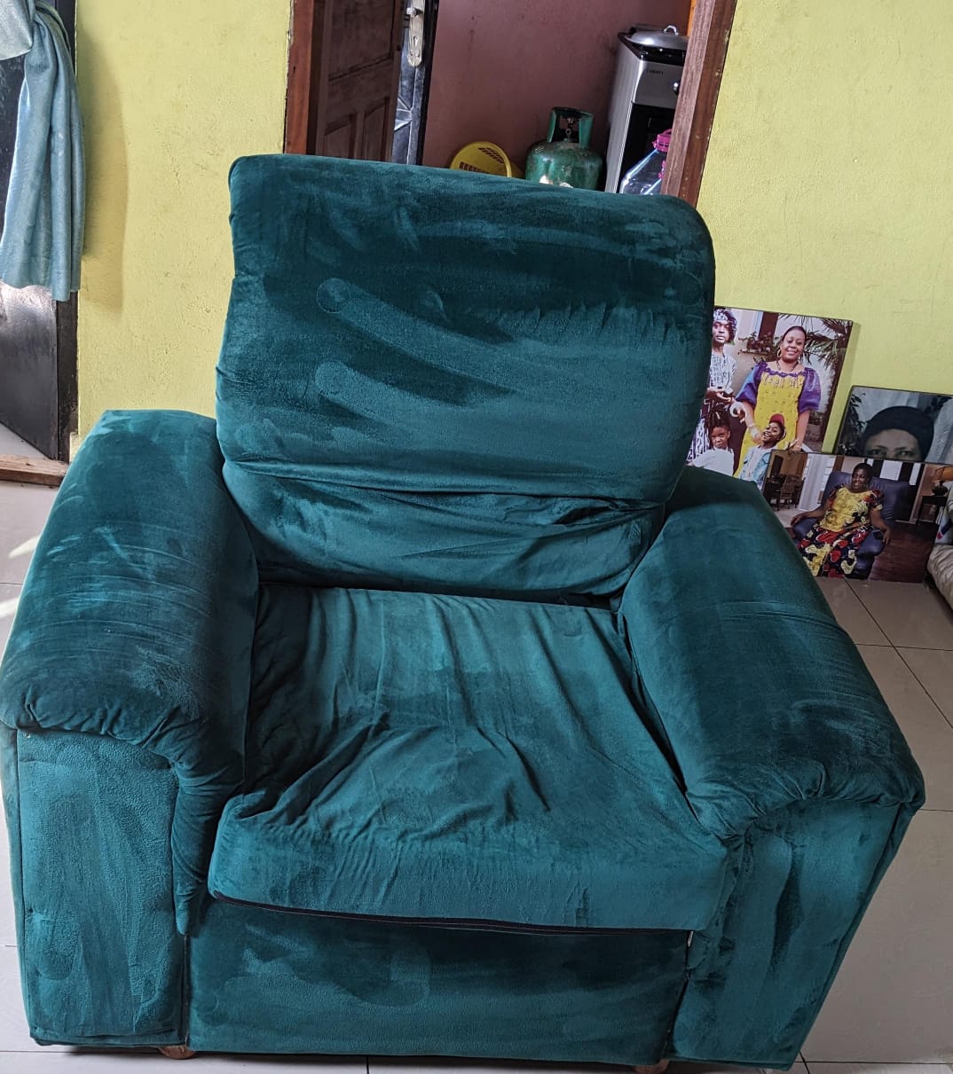 Canapé vert propre après nettoyage HydroClean
